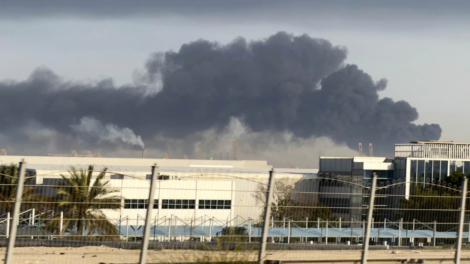 إيران تواصل استهداف دول الخليج لليوم الرابع... اعتراضات وأضرار محدودة 