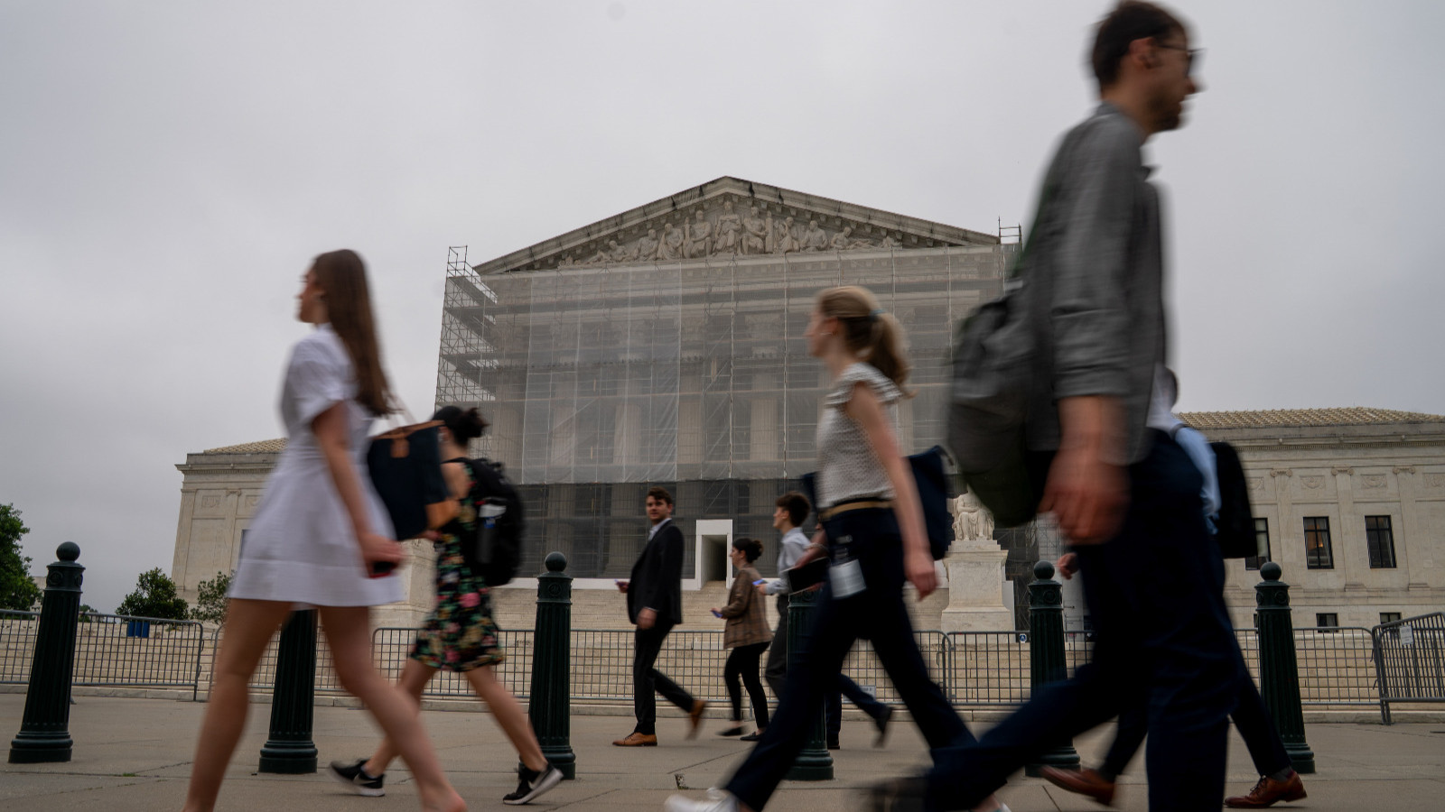 حكم منتظر اليوم بشأن رسوم ترمب يعيد رسم مشهد وول ستريت 