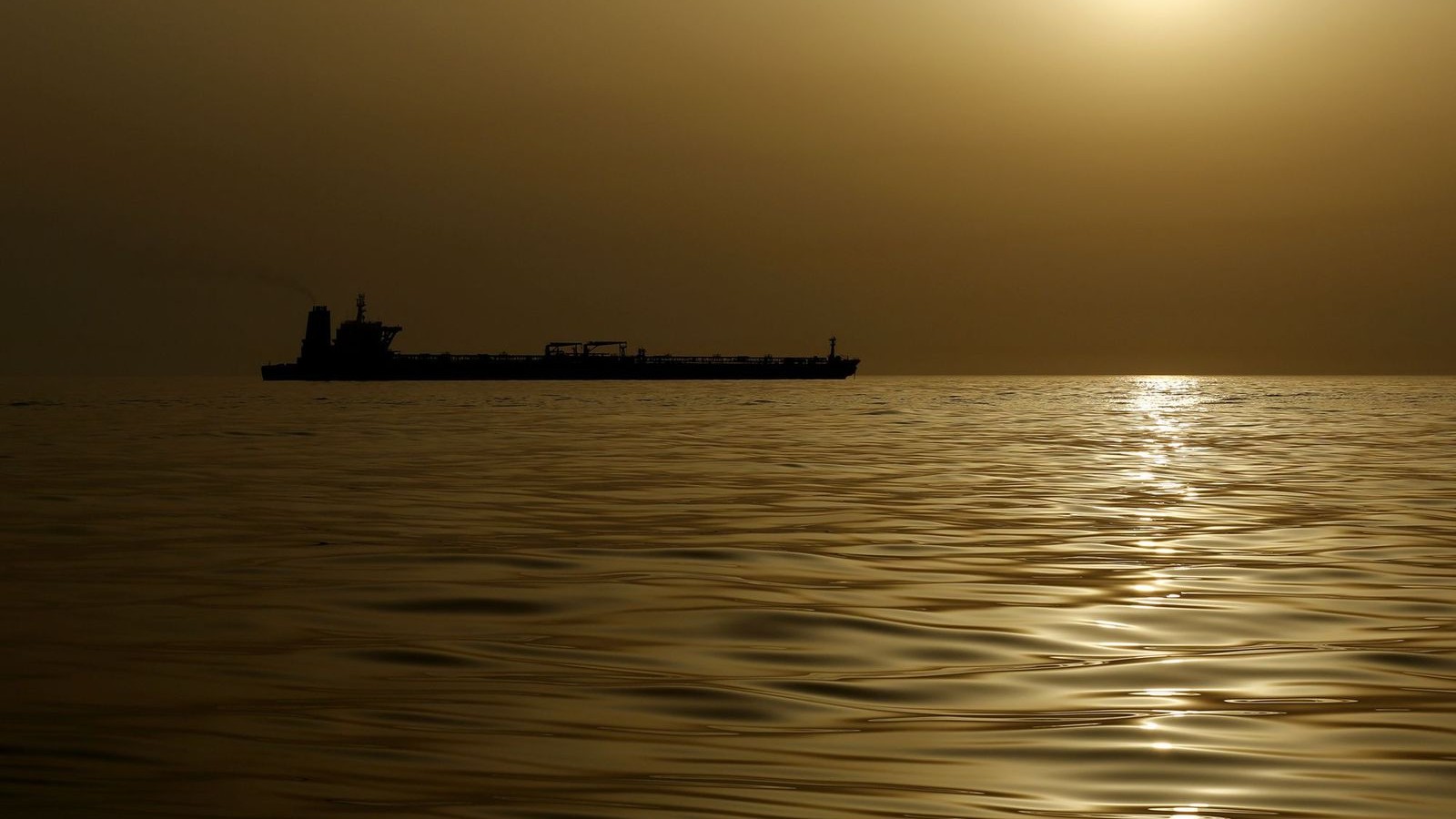 شركة كورية مغمورة تتصدر الملاحة في هرمز مع تعافي شحنات النفط 