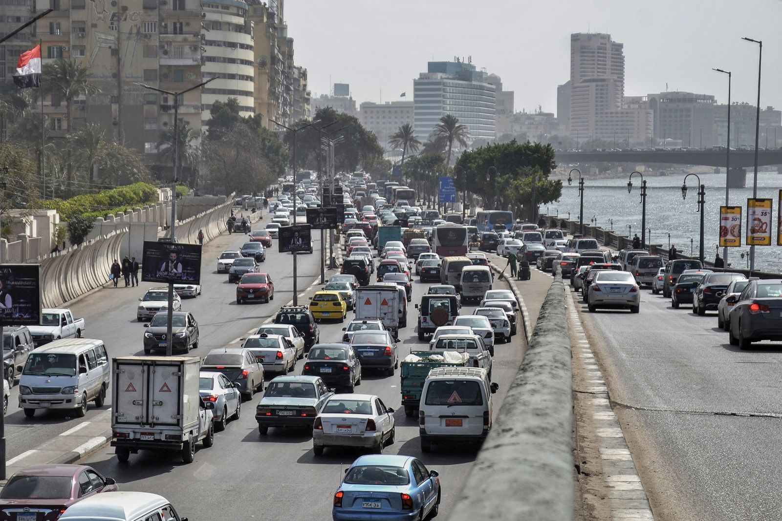 مصر تسعى لزيادة مواردها الدولارية عبر سيارات المغتربين