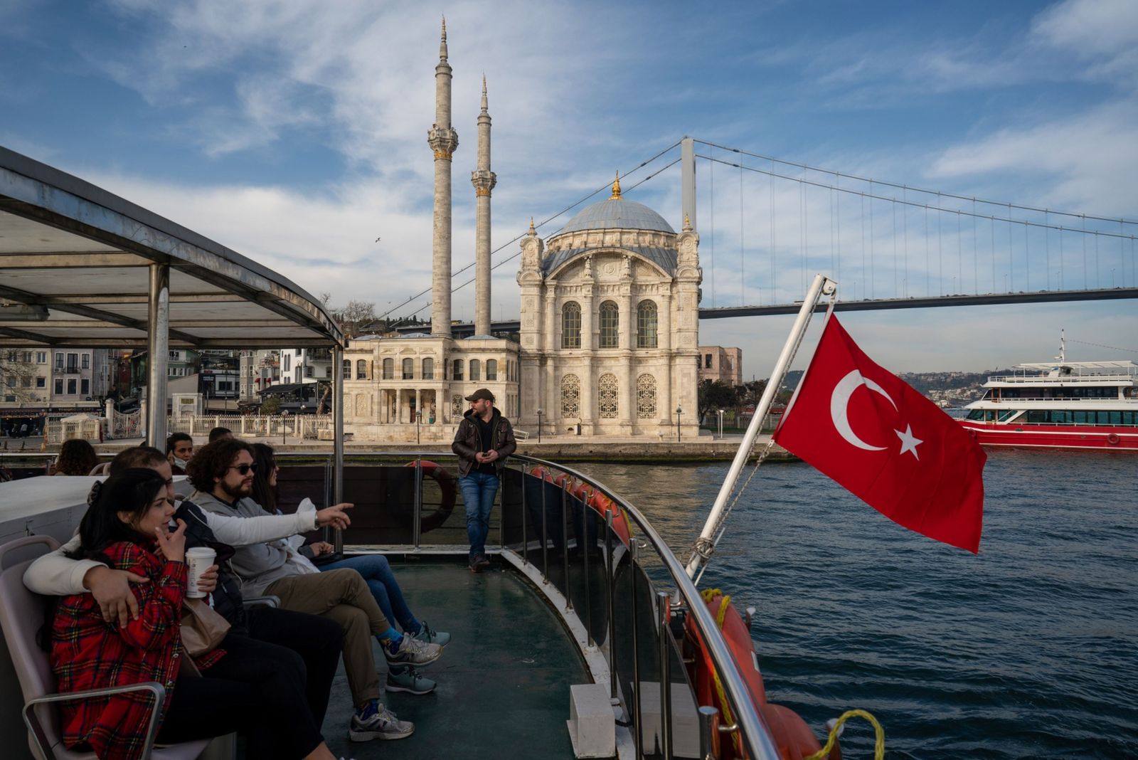 تركيا تغري مودعي الدولار بإقراضهم الليرة بدون فائدة وعائد مضمون