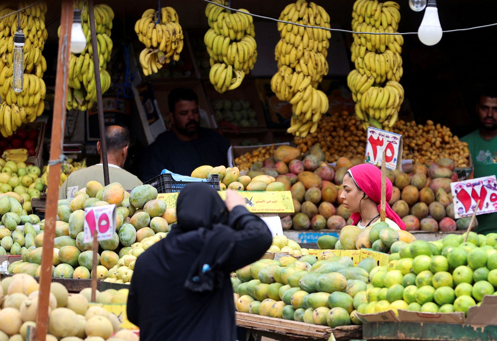 الغذاء يقفز مجدداً بالتضخم في مدن مصر ليسجل 38% في سبتمبر