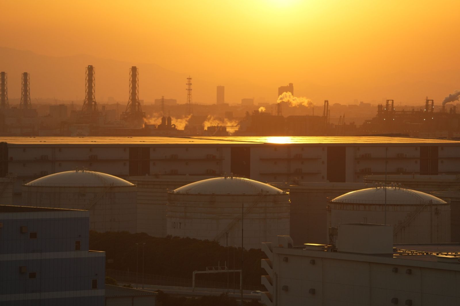 أسعار النفط تهبط وسط ترقب للرد الإسرائيلي على إيران