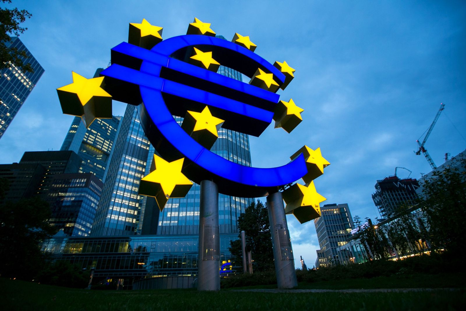 مسؤولون بالمركزي الأوروبي: معدل التضخم المستهدف عند 2% قد يستغرق وقتاً طويلاً