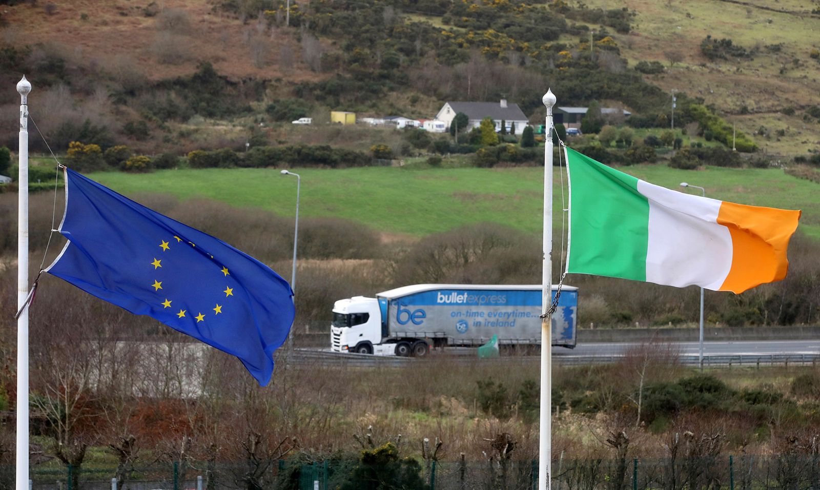 ايرلندا الشمالية تُبقي المملكة المتحدة وأوروبا في خلاف مستمر