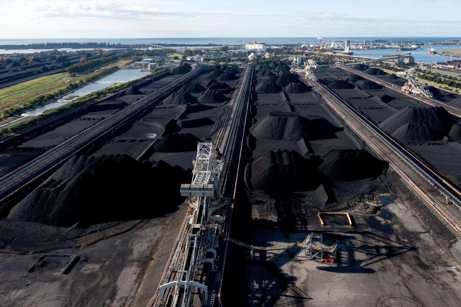 الصين تزيل كافة القيود على واردات الفحم من أستراليا