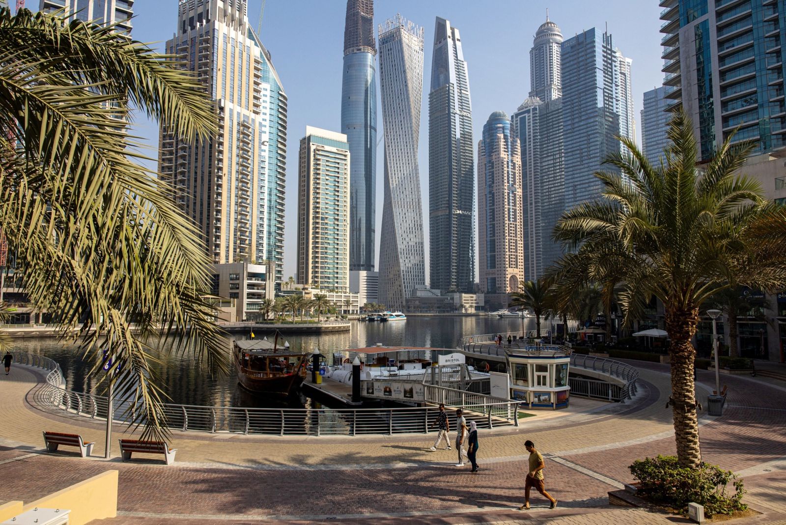 سوق العقارات الرائجة في دبي تستعد للتباطؤ