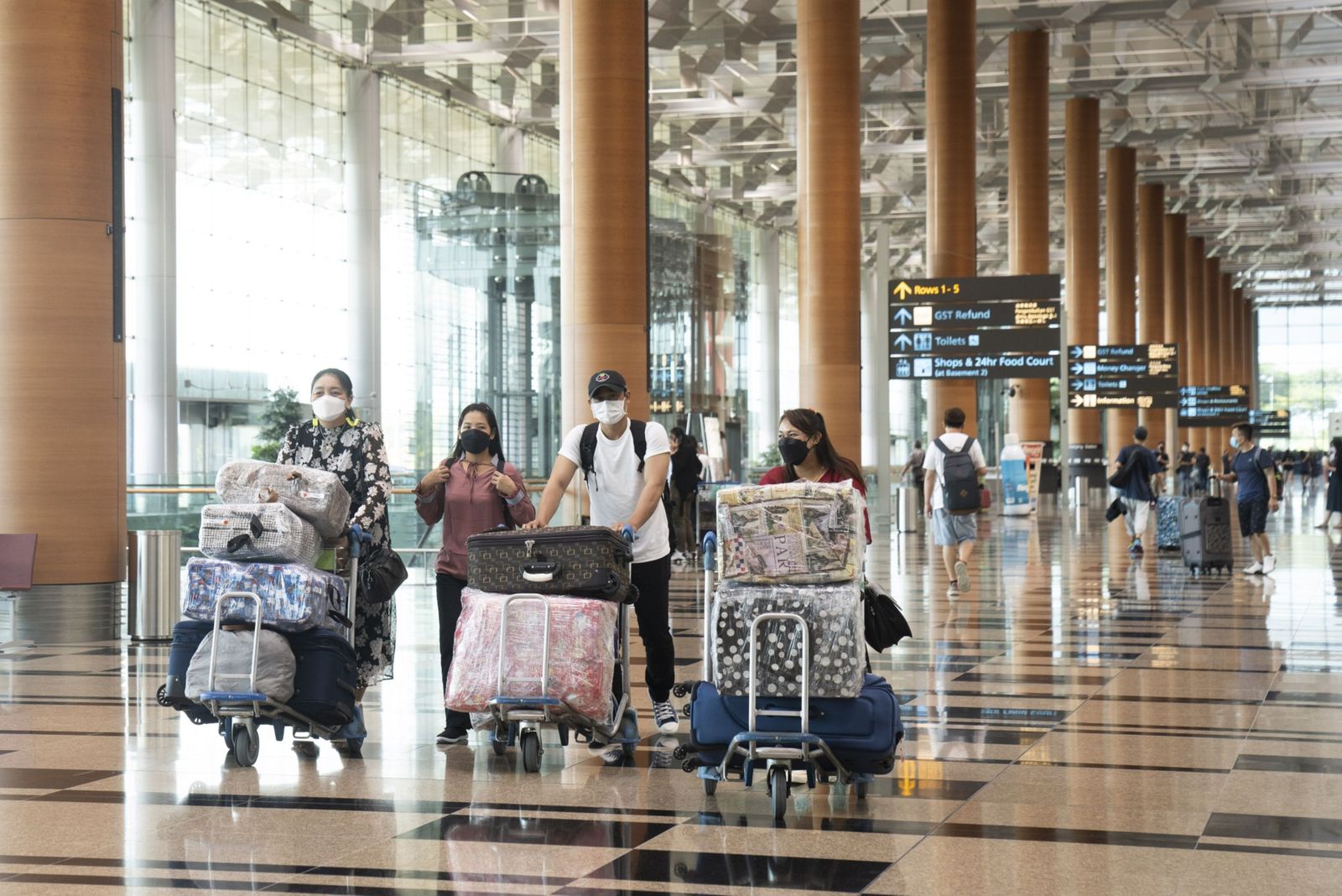 إلغاء قيود السفر ينعش وظائف الطيران ومطار سنغافورة يحتاج 6600 وظيفة