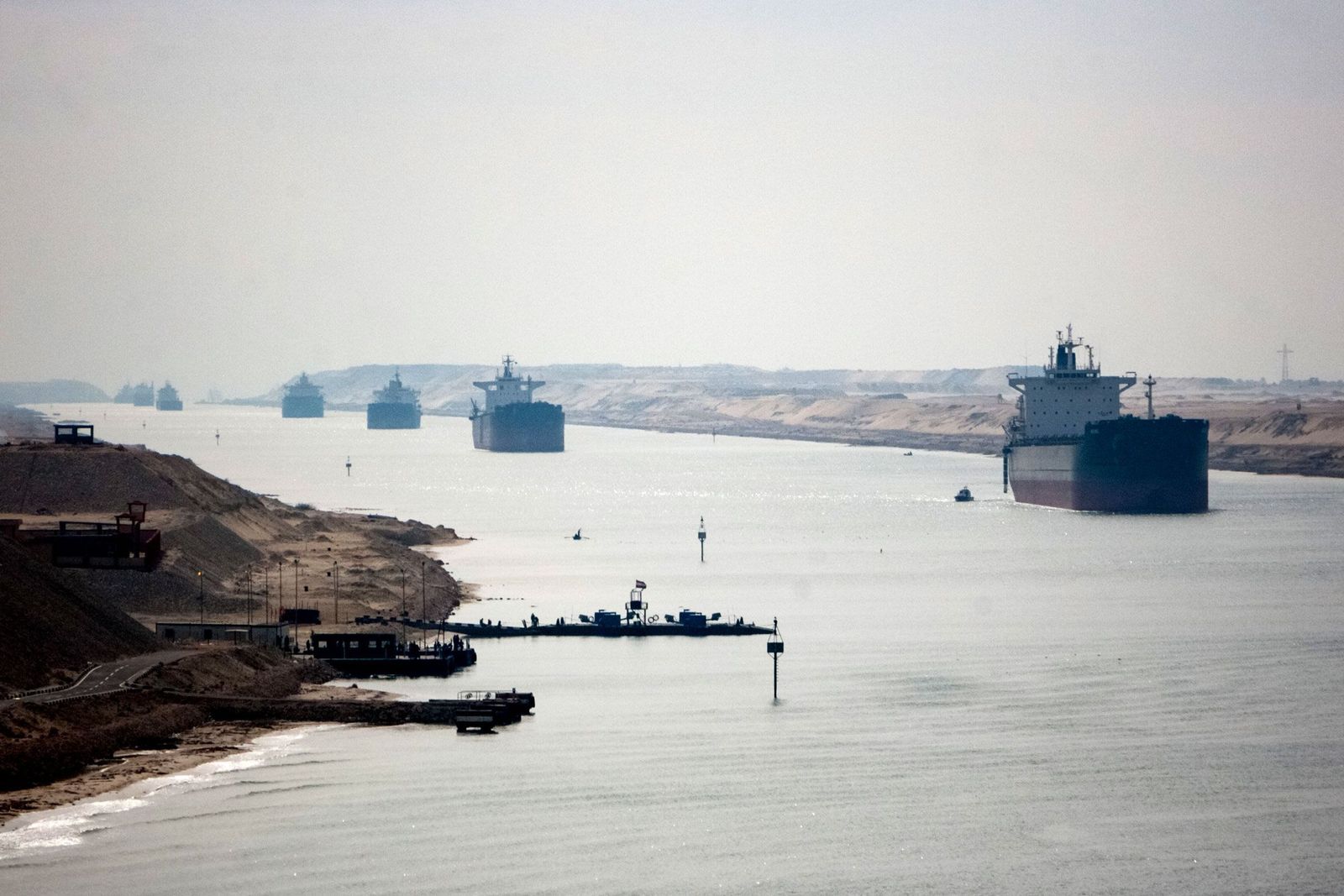 الحرب في أوكرانيا تنعش دور البحر الأحمر كشريان لتجارة النفط