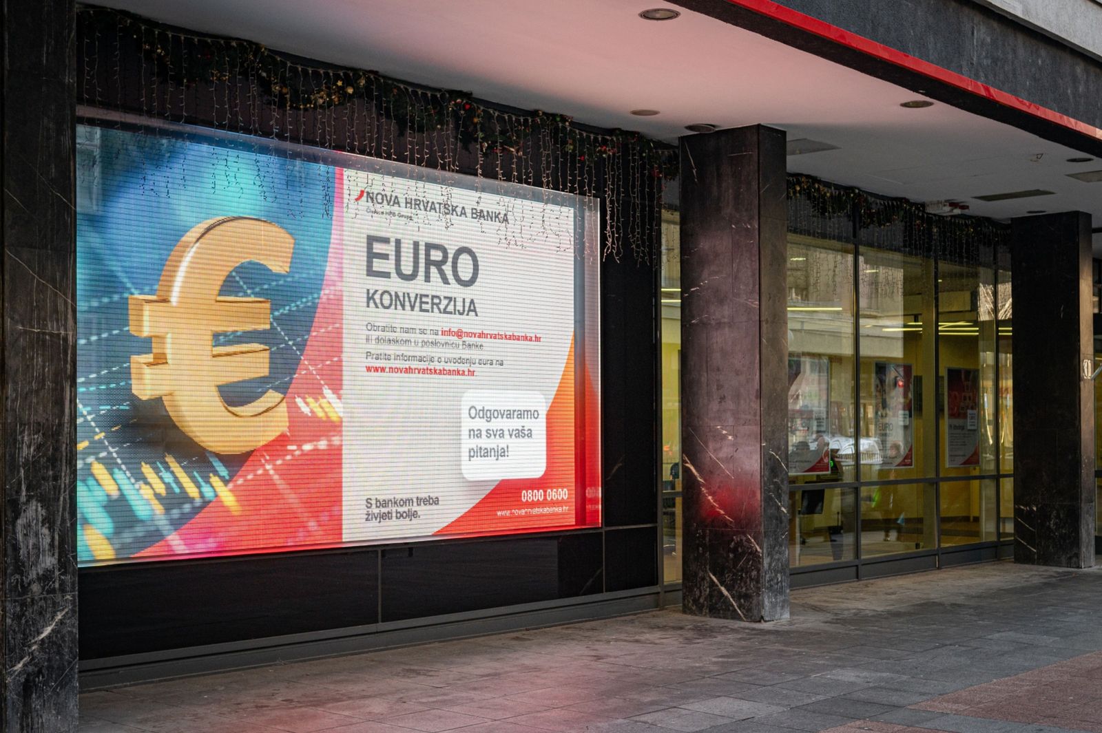 هبوط متوقع لليورو بعد بلوغه أعلى مستوى في 17 شهراً أمام الدولار