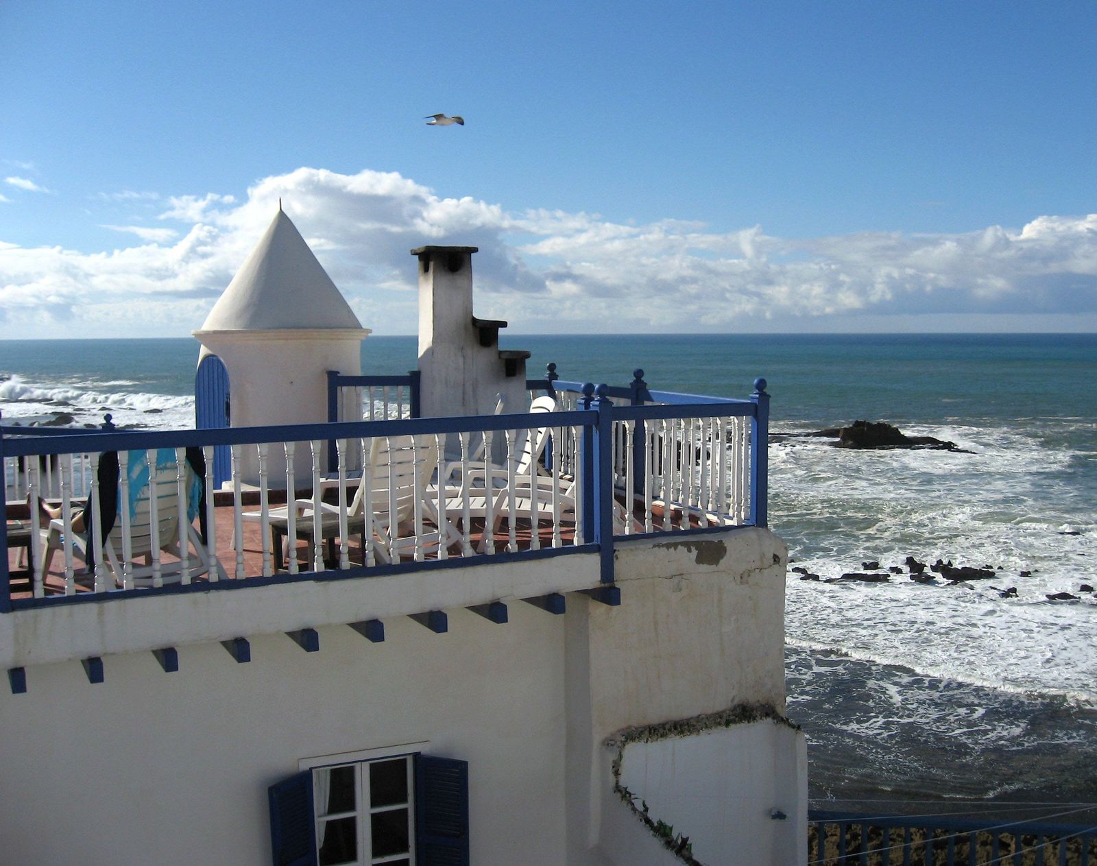 المغرب يدرس بناء 16 محطة لتحلية مياه البحر لمواجهة الجفاف