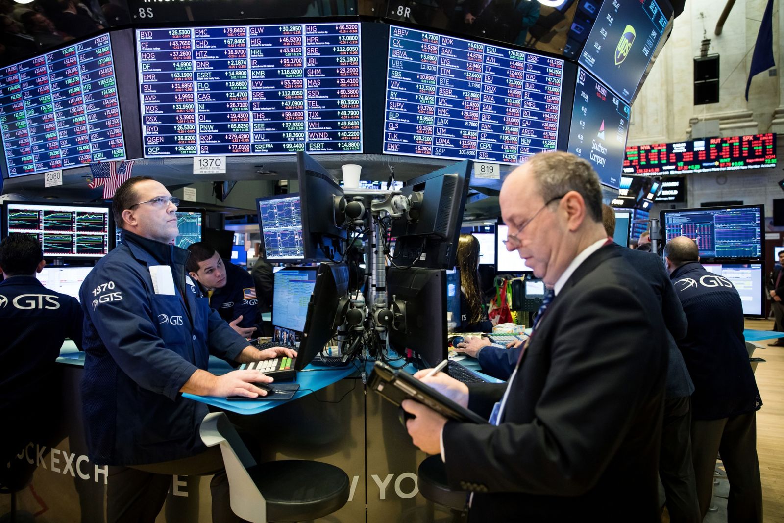 الأسهم الأميركية تقفز مدعومة بنتائج الشركات ومراجعة خطط ترَس