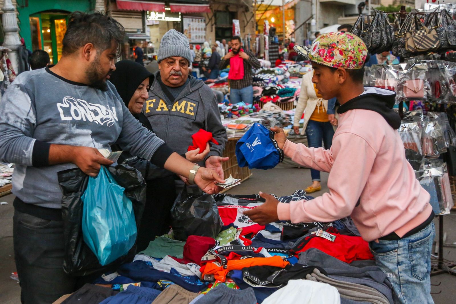 توقعات بهبوط أكبر لعملة مصر يحفز جذب 15 مليار دولار من الأجانب