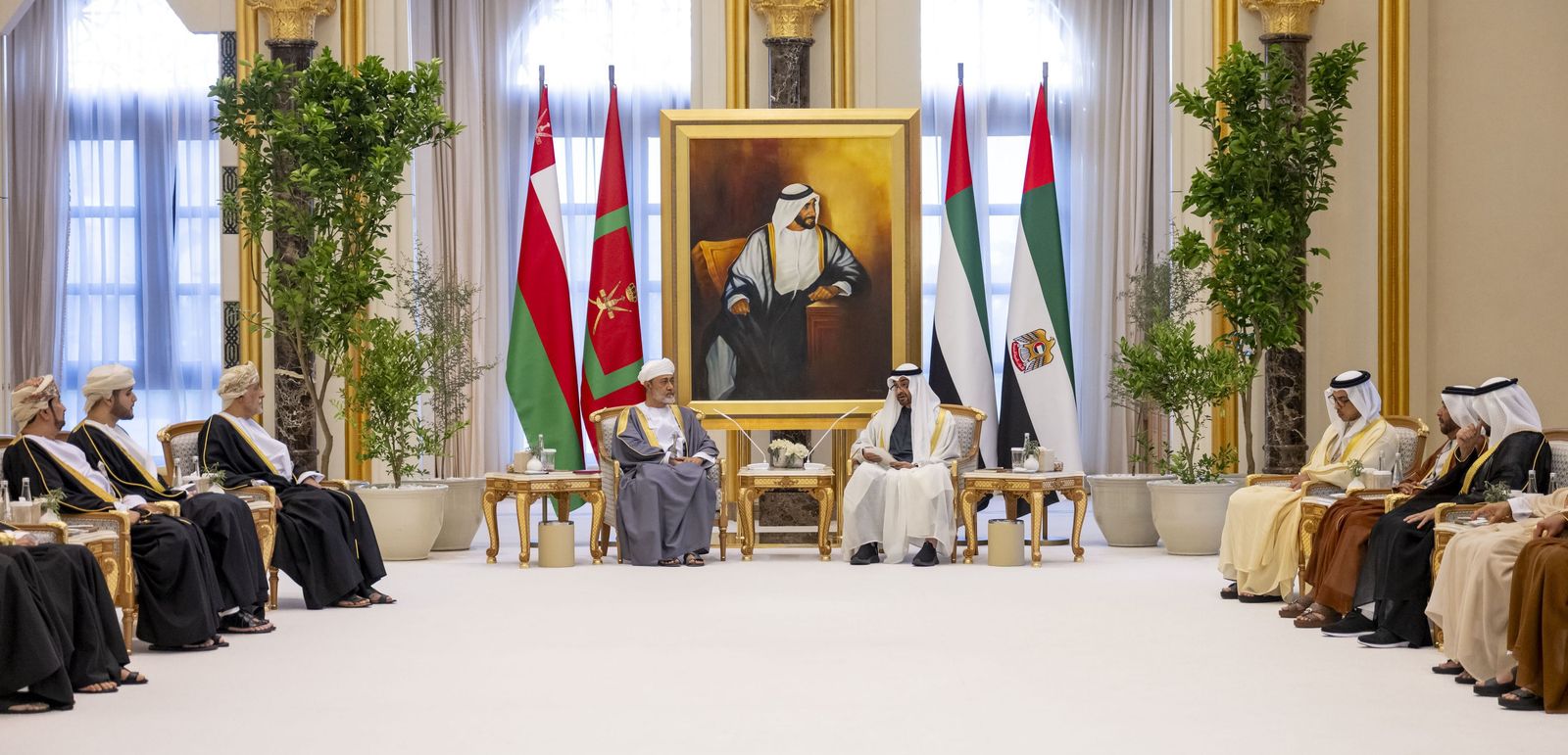 الإمارات وسلطنة عمان تؤسسان شراكات استثمارية بقيمة 129 مليار درهم