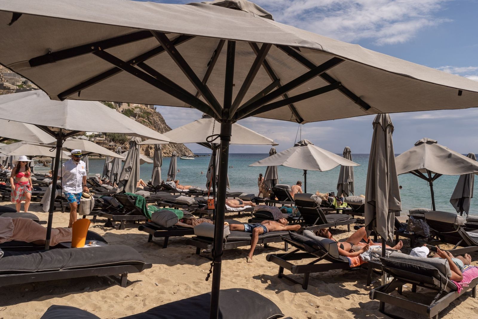 السياحة قد تقفز بنمو اقتصاد اليونان فوق المتوقع