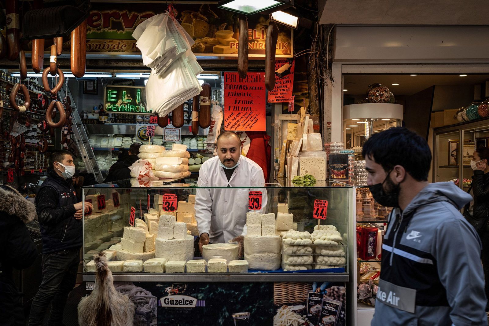 غلاء السلع عالمياً بدأ يدمر الطلب ويفاقم خطر الجوع