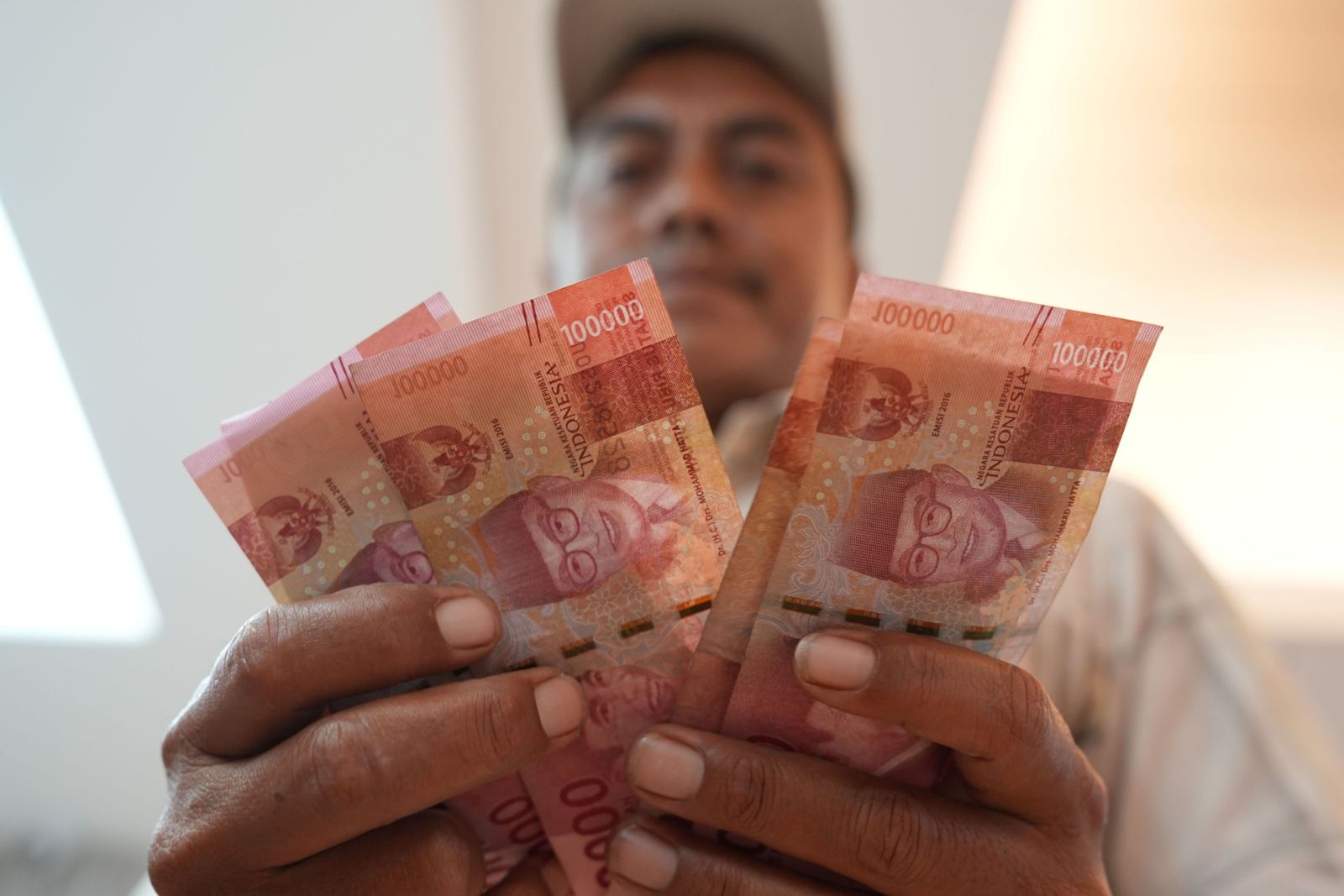 هيمنة الدولار تلاحق إندونيسيا.. فمن التالي؟