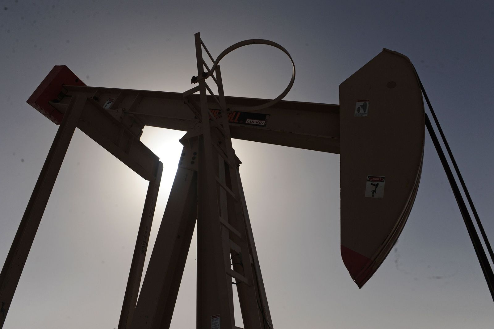 إنتاج ليبيا من النفط يرتفع إلى 1.2 مليون برميل يومياً بعد موجة تعثر