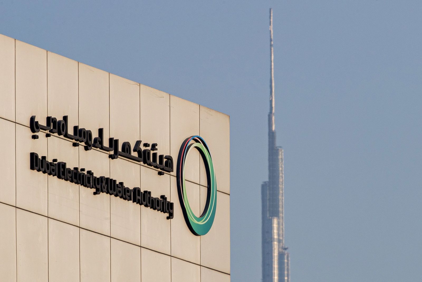 دبي توقع اتفاقاً لمدة 35 عاماً لشراء الكهرباء المنتجة من معالجة النفايات