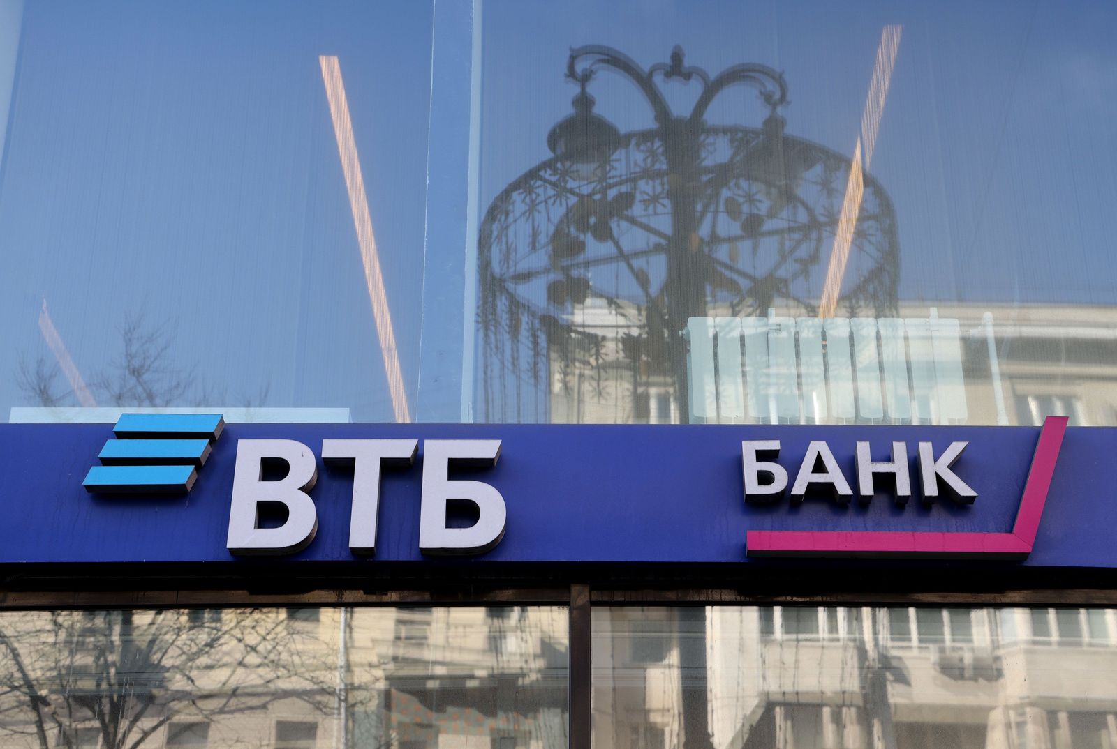 الاتحاد الأوروبي يسعى لعزل سبعة بنوك روسية عن 
