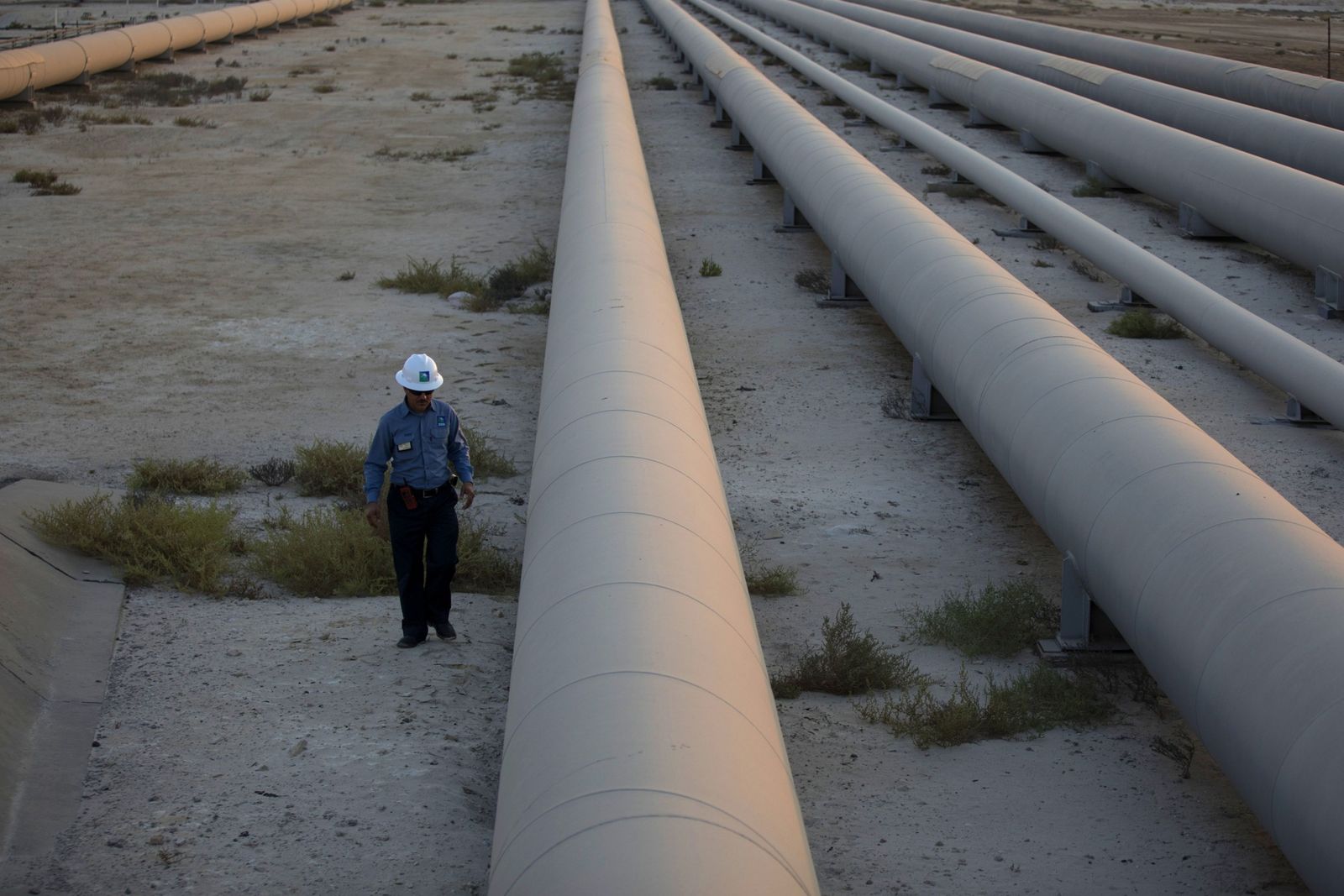 لماذا لم تتجاوب السعودية مع مناشدات بايدن زيادة إنتاج النفط؟