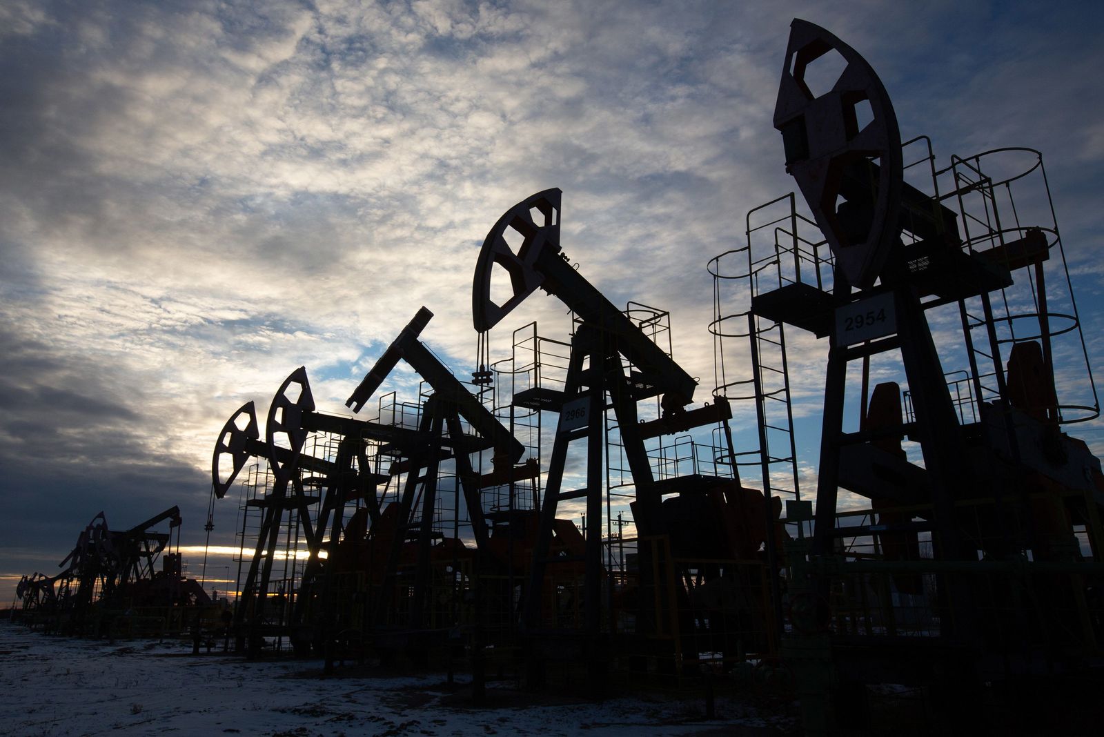 رد فعل روسيا على سقف أسعار النفط يمنع الإجراءات الانتقامية