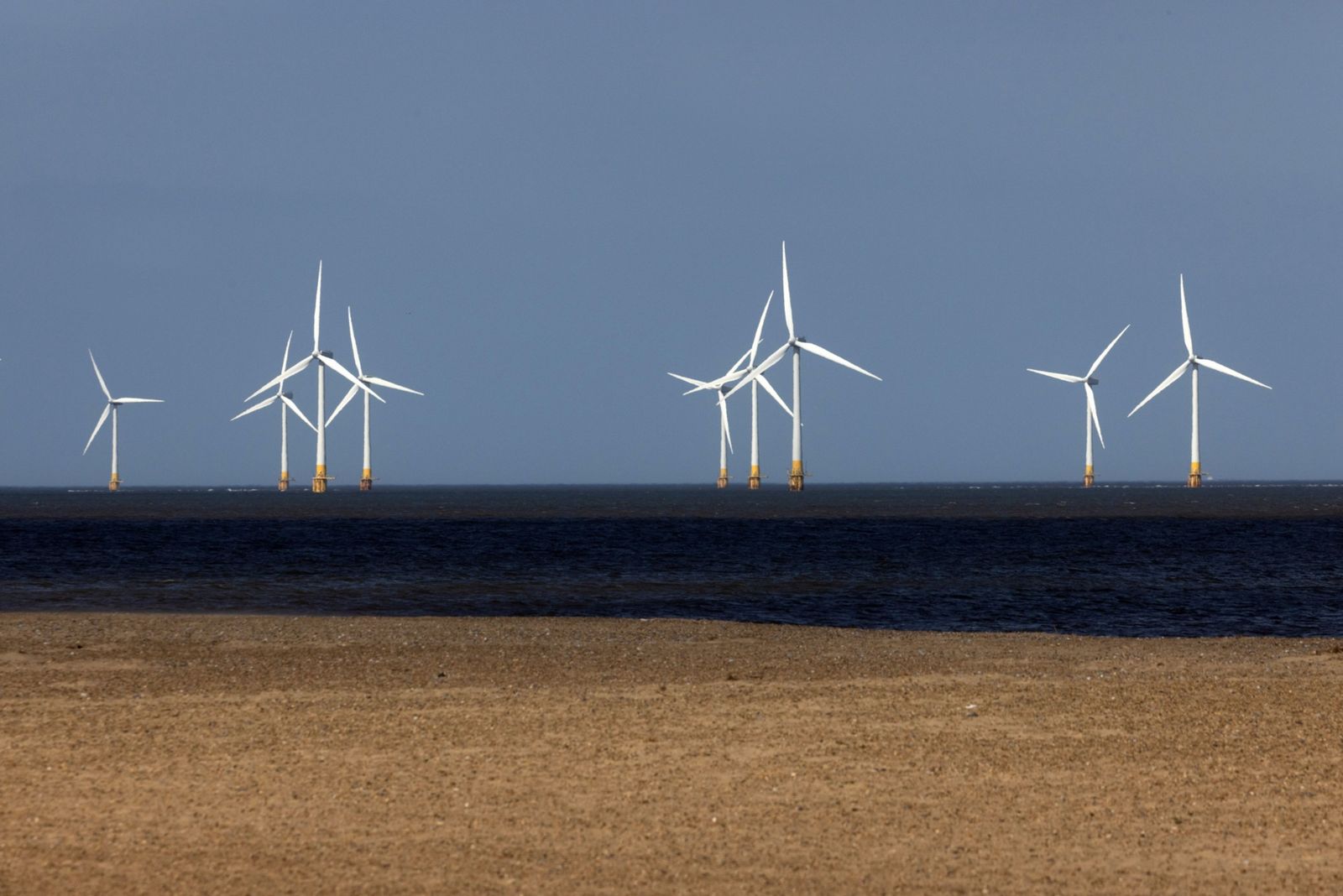 نجاح طاقة الرياح يتحوّل إلى أكبر تهديد للقطاع