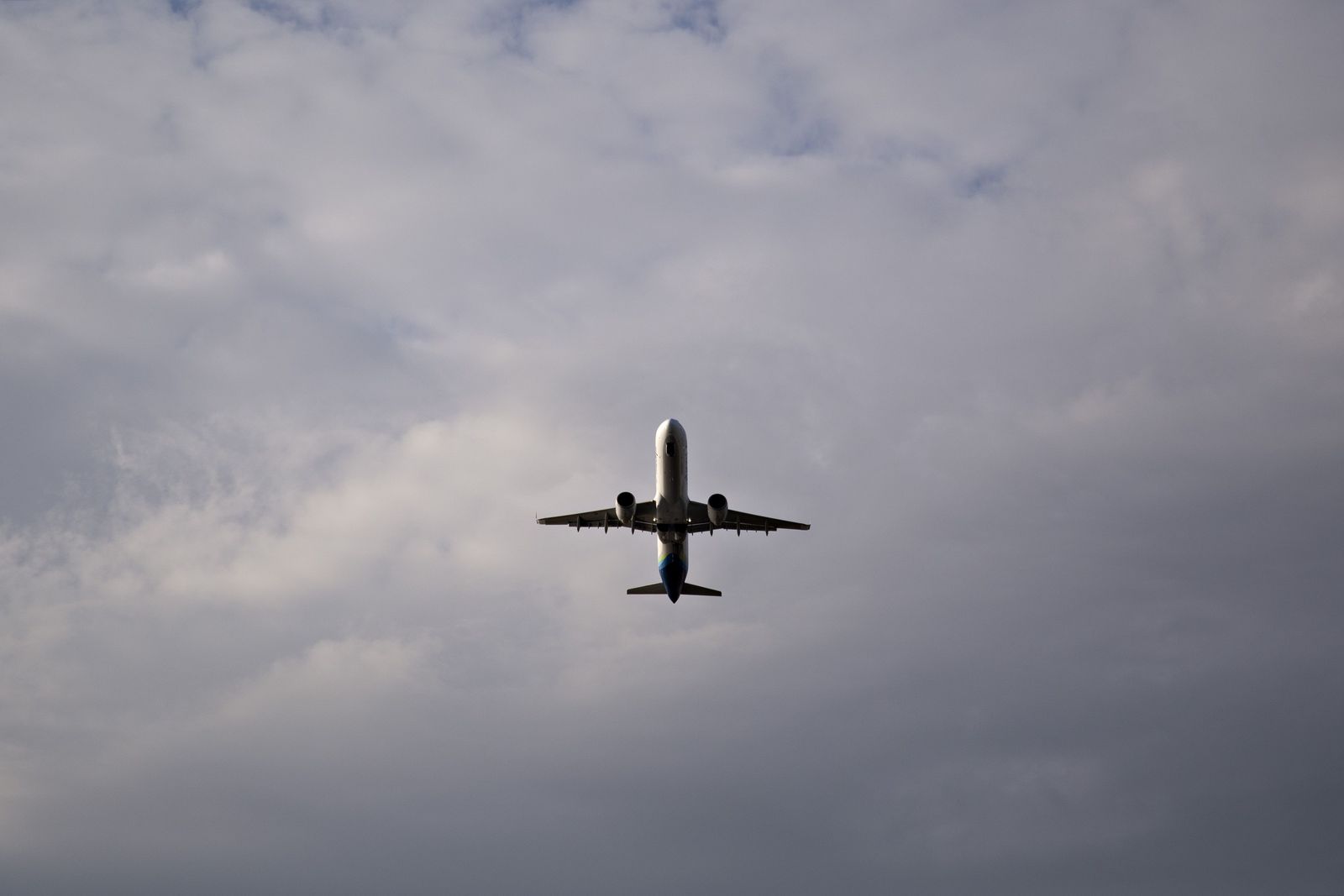 دراسة: خطوط الطيران يمكنها تقليل الانبعاثات إذا أحسنت 