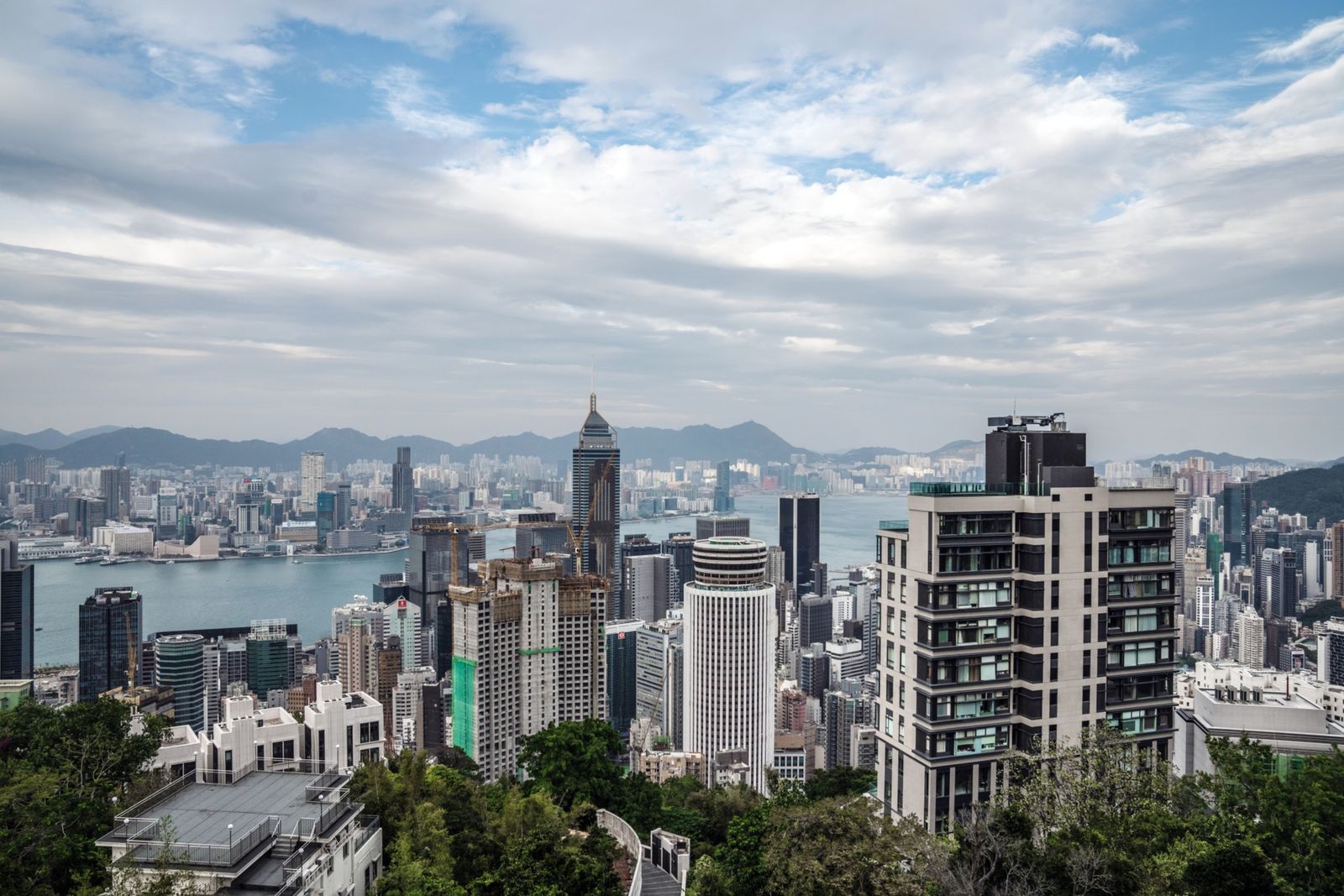 هونغ كونغ تجمع 5.8 مليار دولار في أكبر إصدار سندات خضراء عالمياً