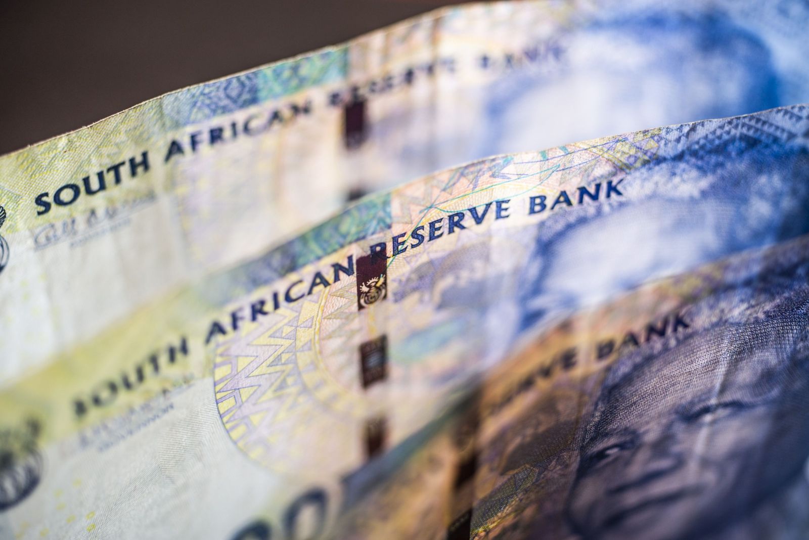 مخاطر الأموال المشبوهة ترفع نفقات بنوك وشركات جنوب أفريقيا