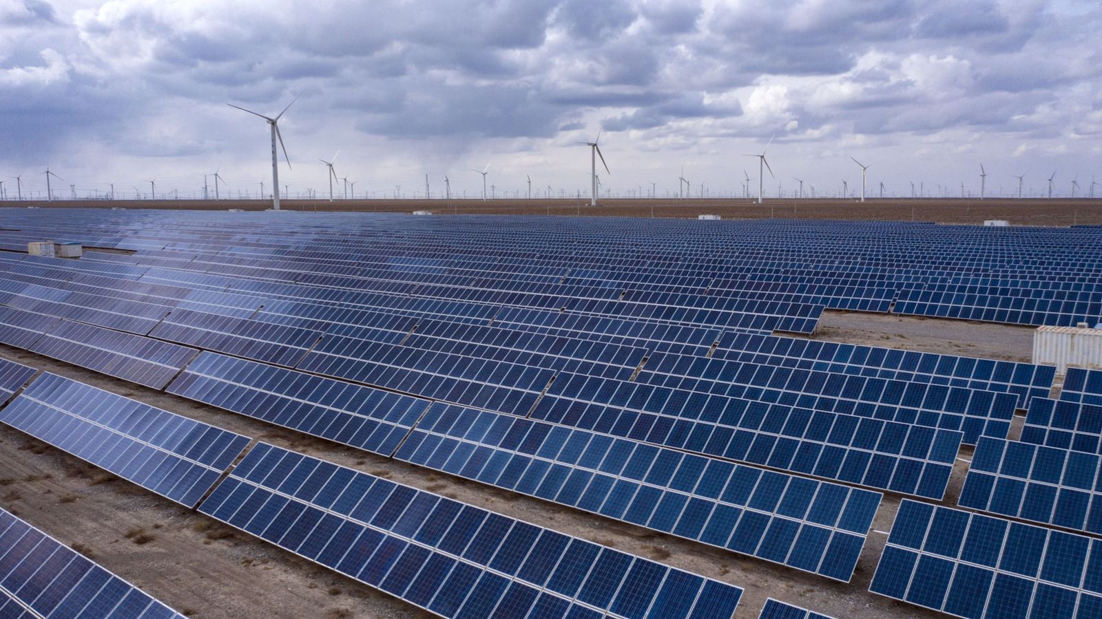 الصين تحقق رقماً قياسياً جديداً في إنتاج الطاقة الشمسية