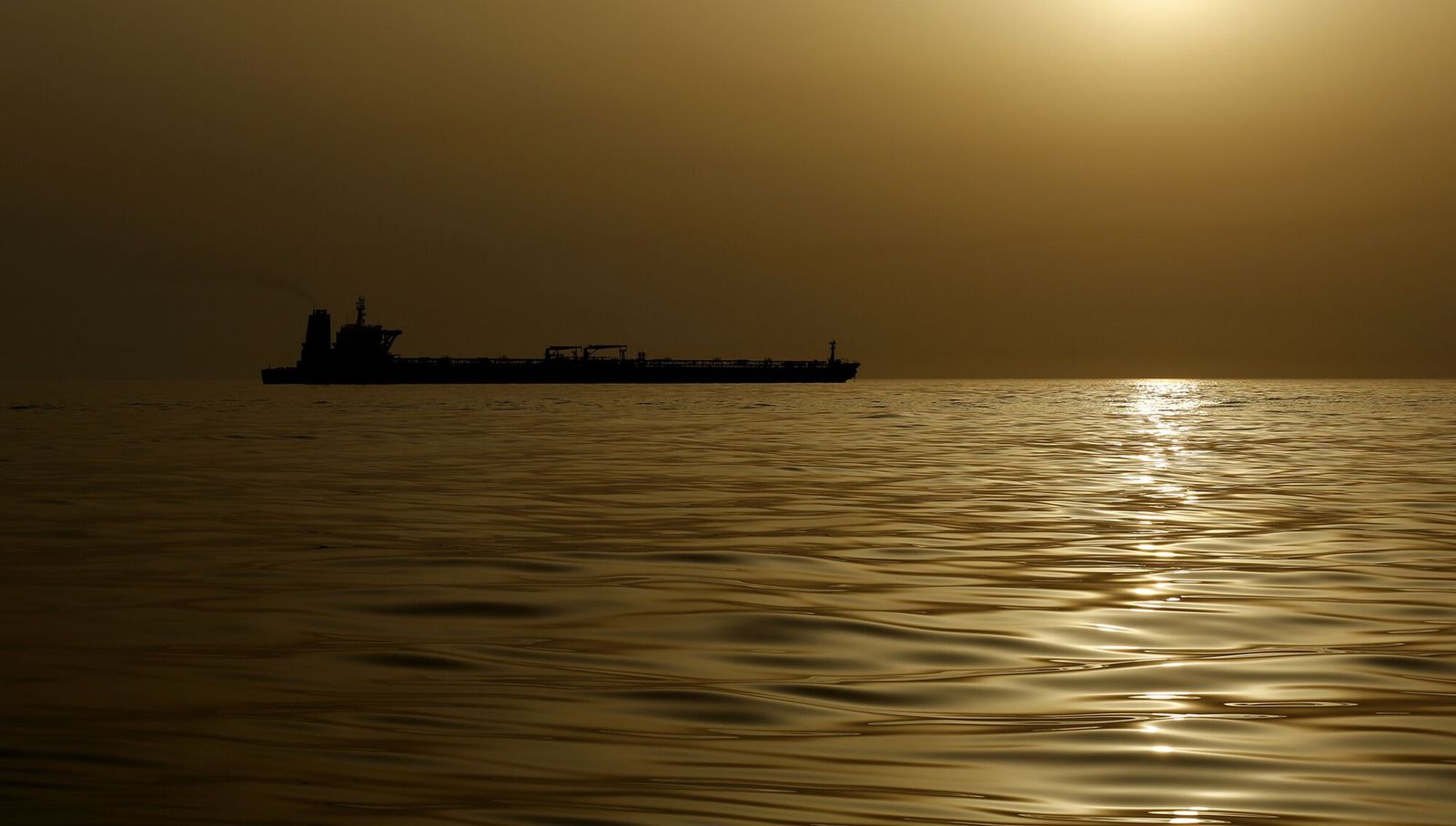 أزمة البحر الأحمر تجبر 100 ناقلة نفط على الالتفاف حول أفريقيا