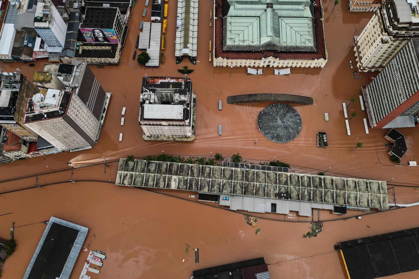 الفيضانات تكبد البرازيل خسائر اقتصادية بمليارات الدولارات
