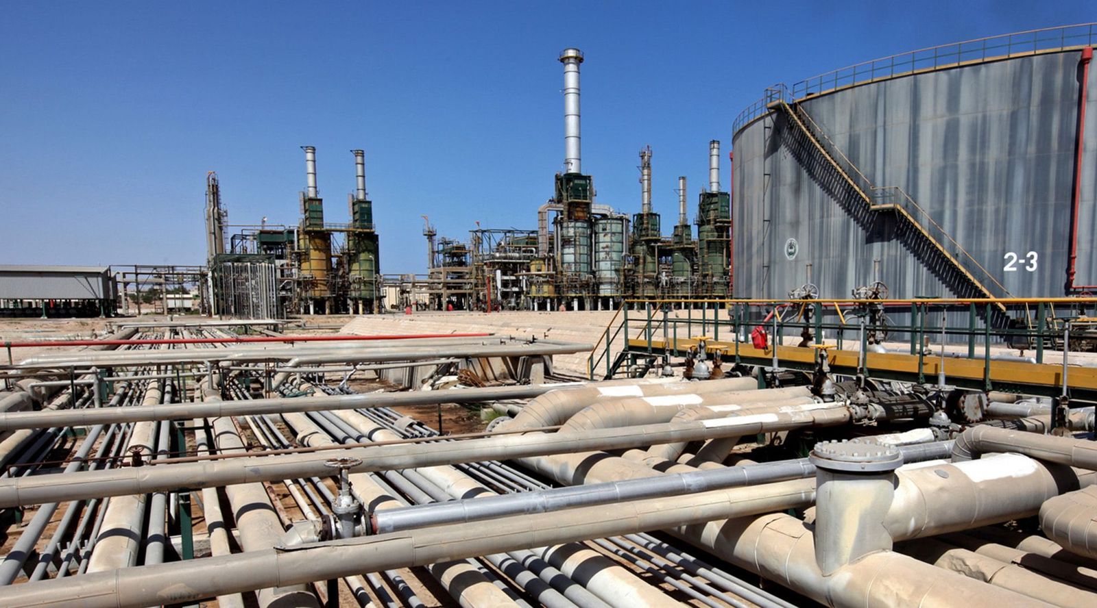 تعافي النفط في ليبيا يقف على أقدام سياسية مرتعشة