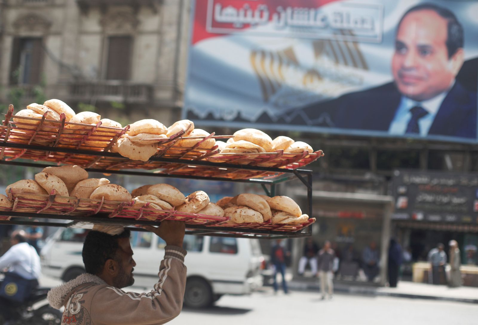 السيسي للمصريين: حلمكم يجب أن يكون أكبر من لقمة عيش.. ولديكم فرصة للتغيير بالانتخابات