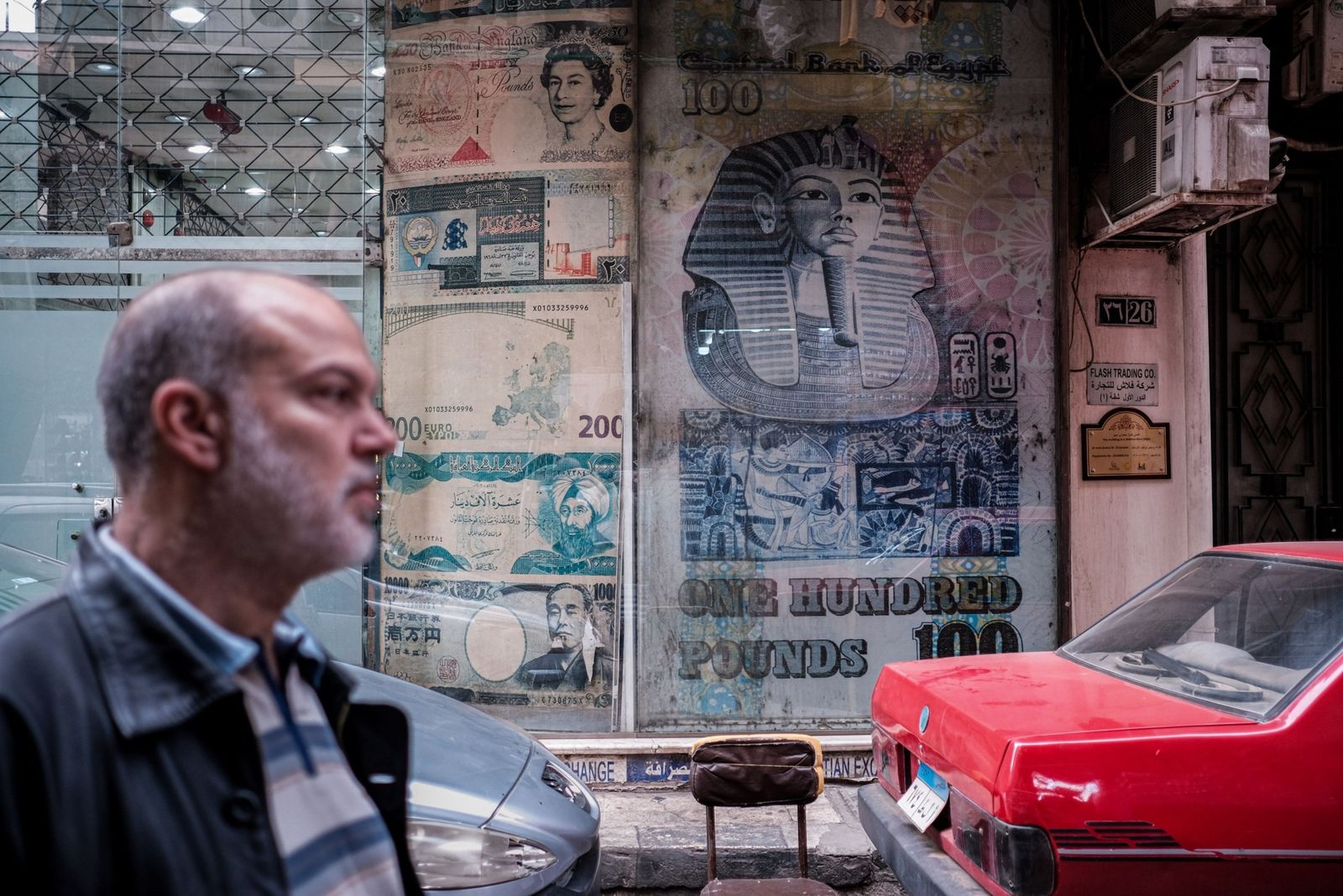 مصر تقترب من وقف تخفيض قيمة العملة الأكثر تقلباً في 2023