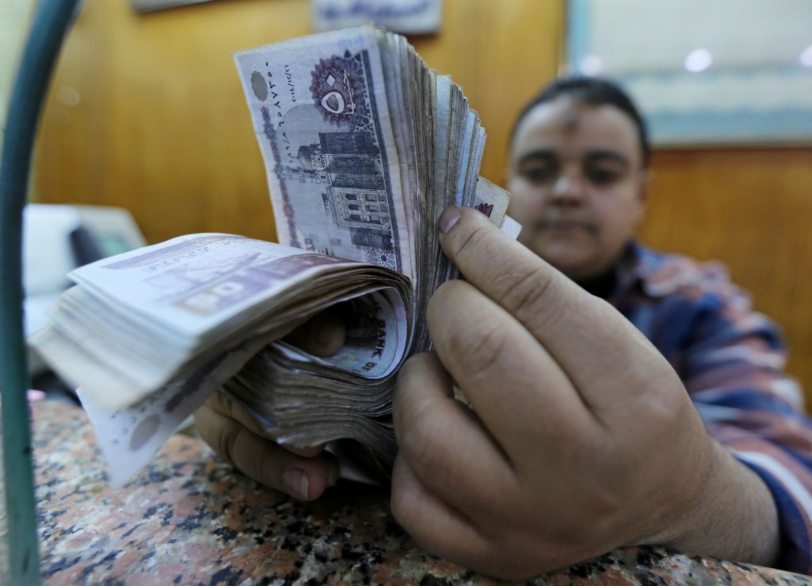 اقتصاد مصر 2022 يحارب على 4 جبهات: التضخم والفائدة والعجز والجنيه