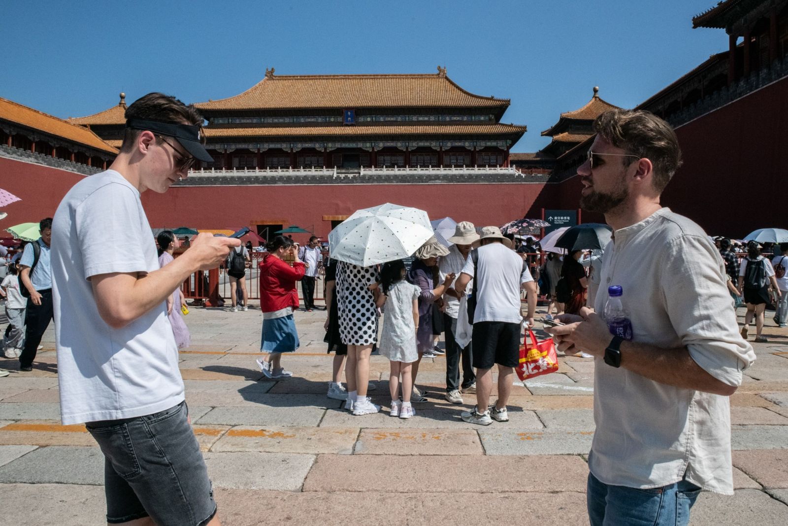 الصين تسهل إجراءات الحصول على التأشيرة لجذب السياح الأجانب