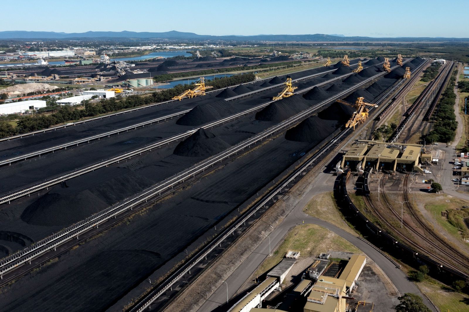 الصين تدرس إنهاء حظر الفحم الأسترالي بسبب مخاوف الإمدادات 