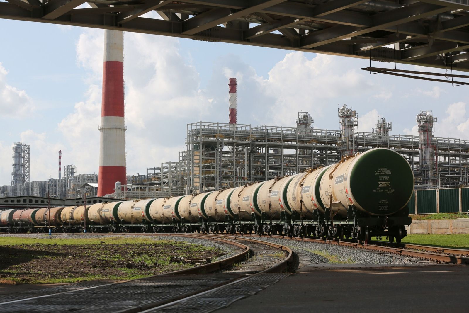 هجمات المُسيرات على مصافي النفط تؤثر على صادرات الديزل الروسية