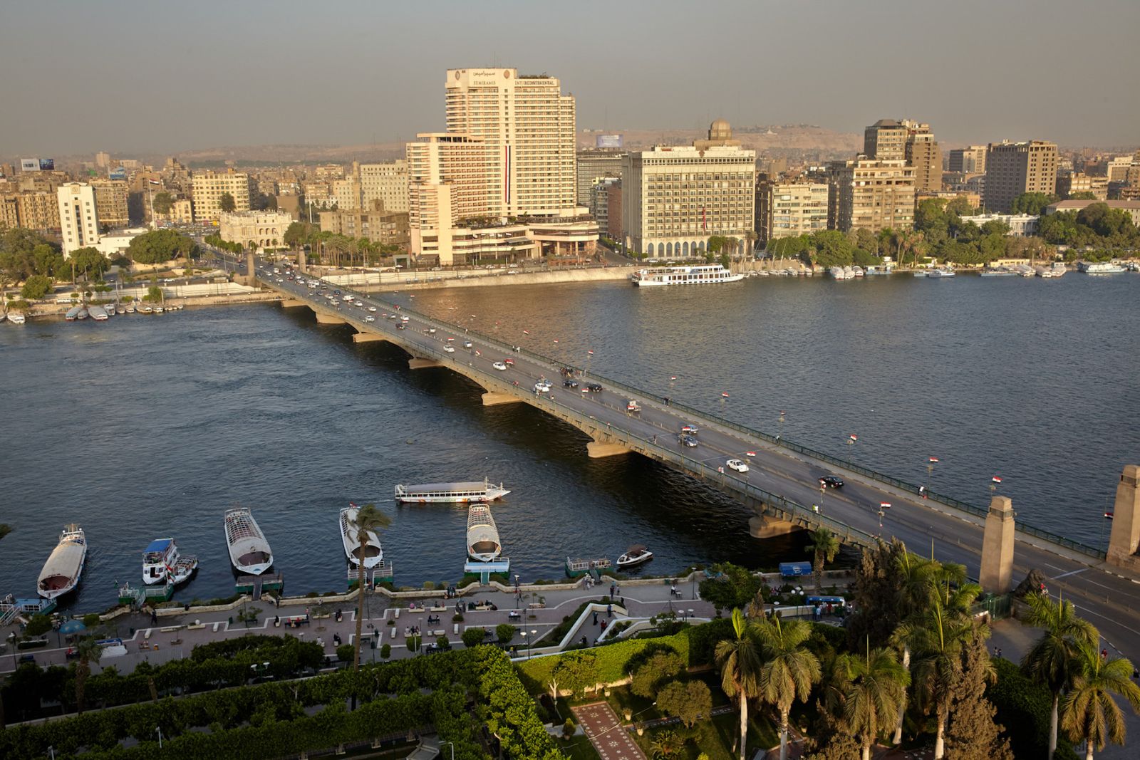 نشاط اقتصاد مصر غير النفطي يتراجع لأدنى مستوى في 21 شهراً