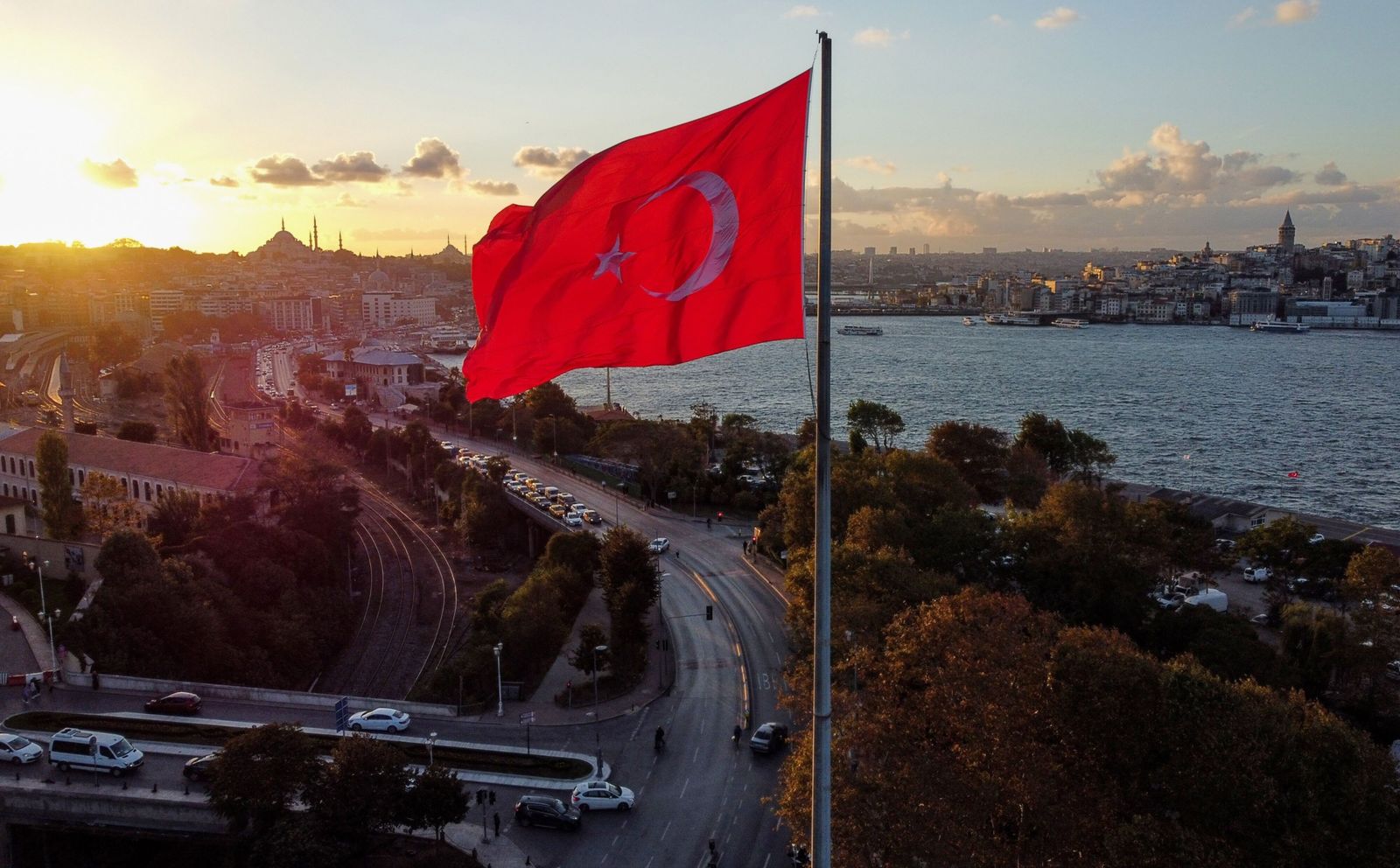تركيا تفاجئ الأسواق برفع الفائدة 500 نقطة أساس إلى 50% 