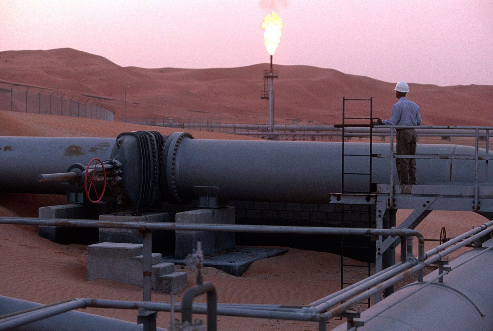 السعودية تمدد الخفض الطوعي لإنتاج النفط حتى يونيو المقبل