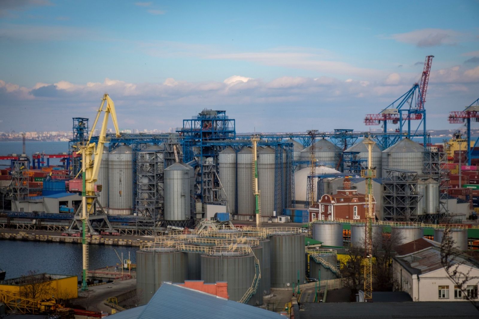 روسيا وأوكرانيا توقّعان اتفاقية استئناف تصدير الحبوب 