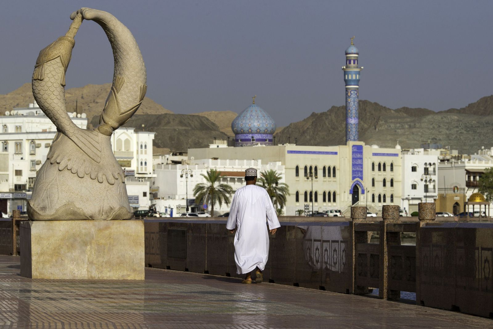 النفط والإصلاحات يُحوِّلان عجز الموازنة في عُمان إلى فائض