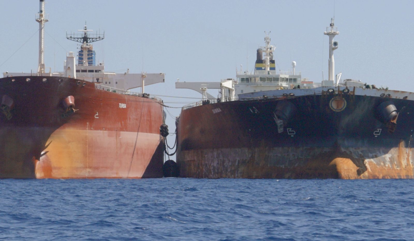 الاتحاد الأوروبي يفرض عقوبات على 27 سفينة 