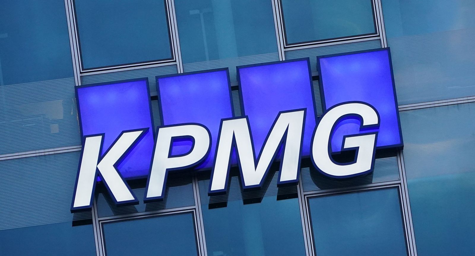 دعوى من "أبراج" ضد "KPMG" في دبي تطالبها بـ600 مليون دولار" width="252" height="168" loading="lazy