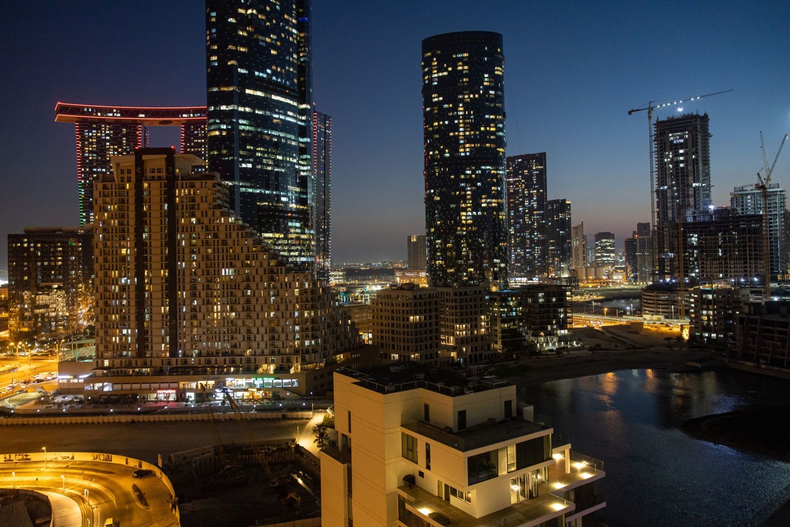 الإمارات تتوقع نمو اقتصادها 5.7% في 2024
