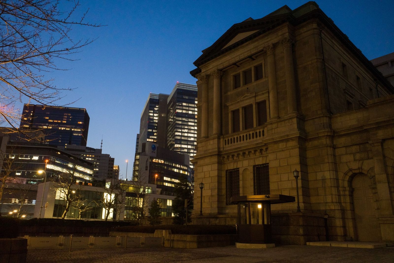 بنك اليابان يتحلى بالحذر حيال تغيير سياسته قبل تولي المحافظ الجديد