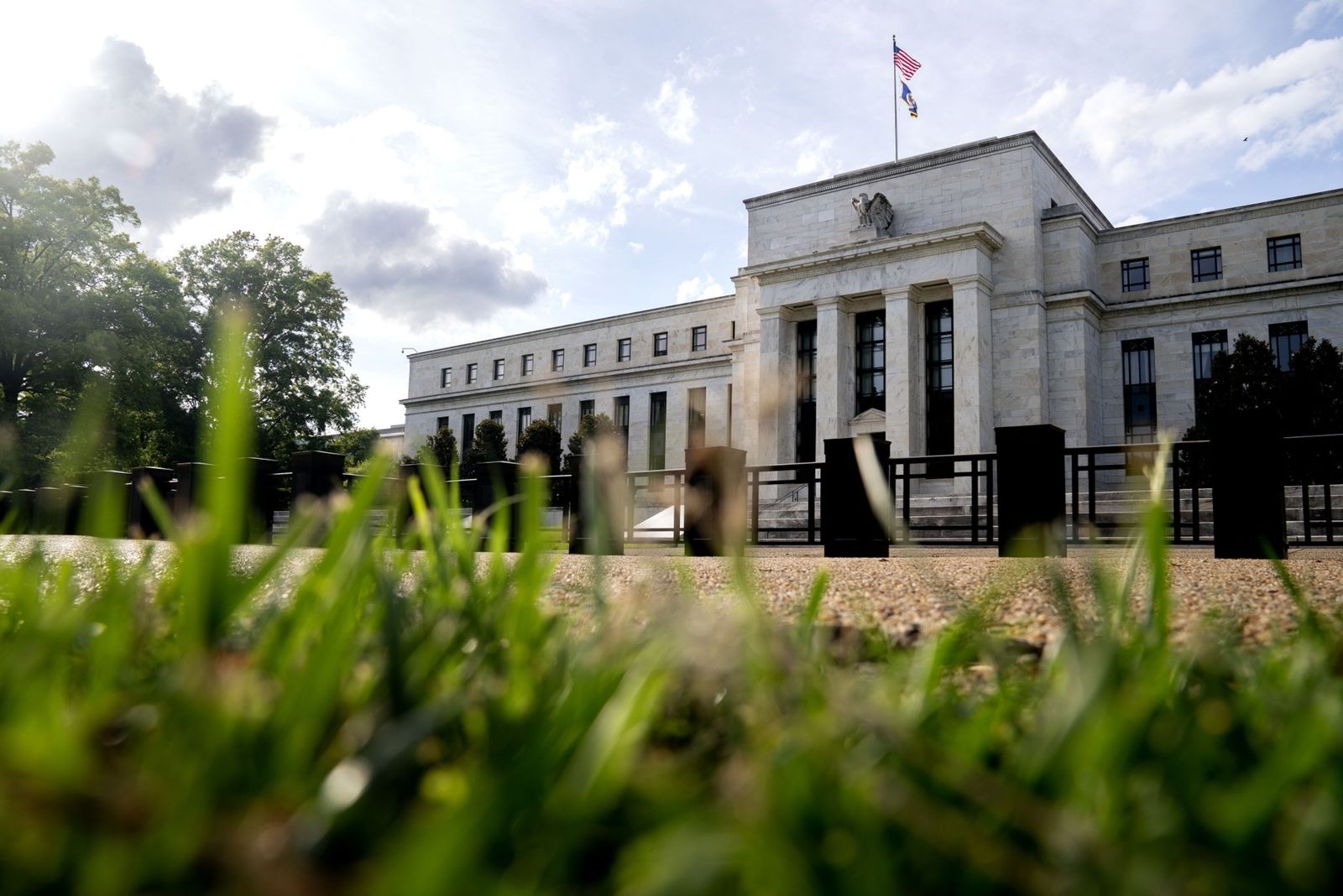 الاحتياطي الفيدرالي يبقي أسعار الفائدة دون تغيير للمرة الرابعة